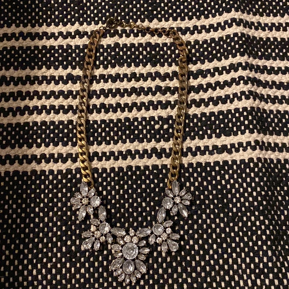 Clear crystal diamond necklace ?